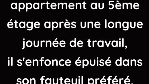John regarde la télé
